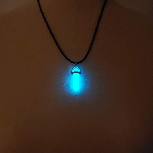 Glow in the Dark Luminous Stone Pendant - Picture 7 of 7